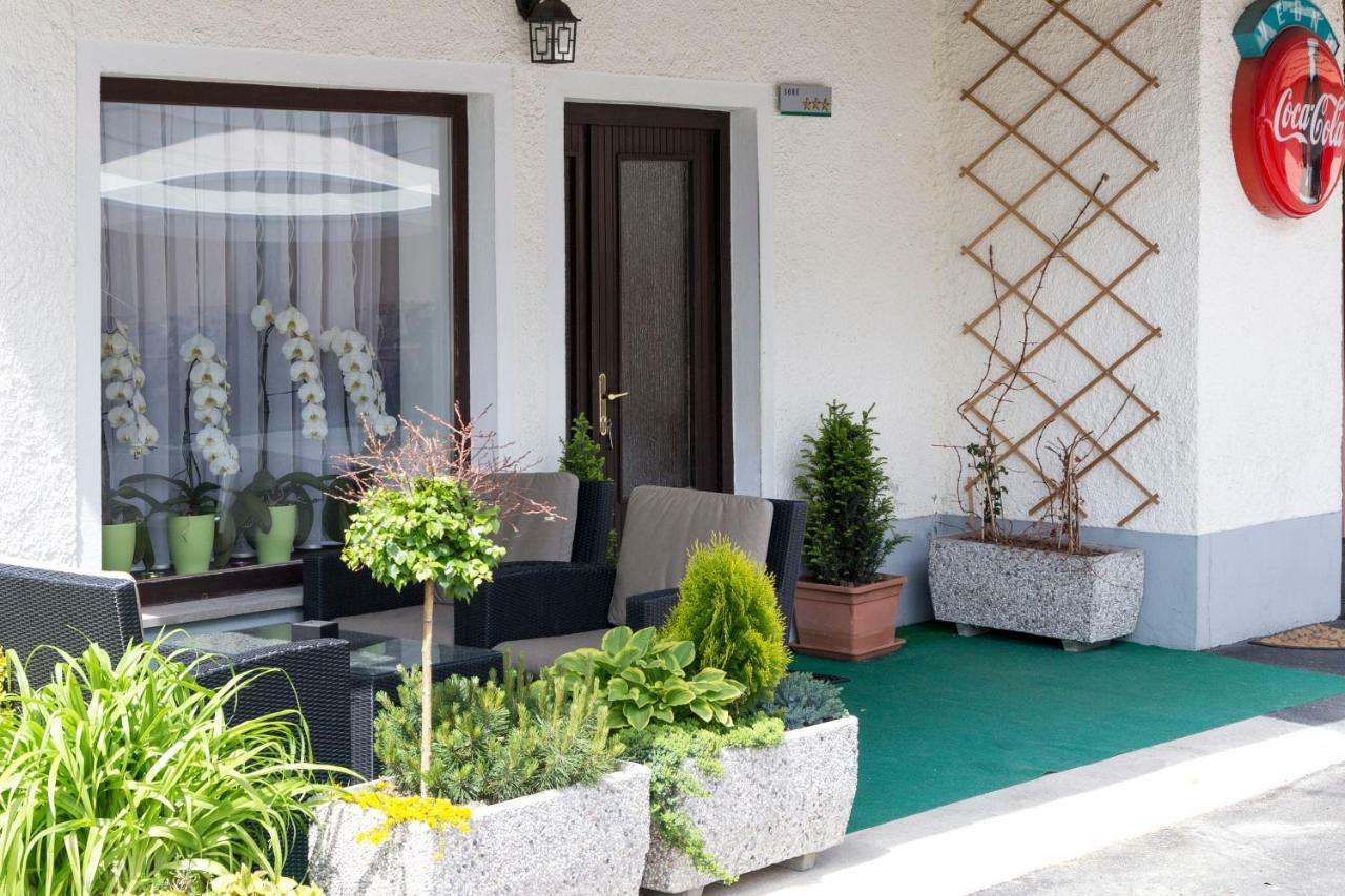 Guesthouse & Apartments Pri Stani Zerovnica Экстерьер фото